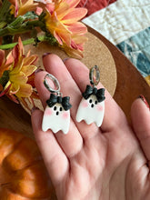 Load image into Gallery viewer, Lydia Huggie Hoops