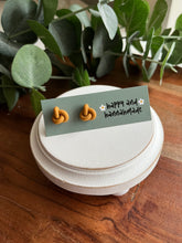 Load image into Gallery viewer, Knotted Studs