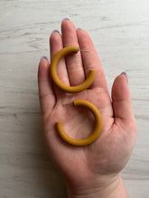 Load image into Gallery viewer, Classic Hoop Earrings