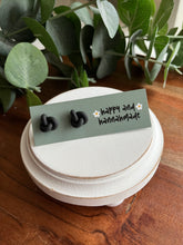 Load image into Gallery viewer, Knotted Studs