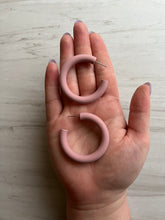 Load image into Gallery viewer, Classic Hoop Earrings