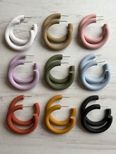 Load image into Gallery viewer, Classic Hoop Earrings