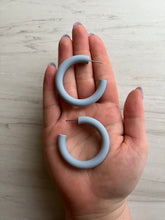 Load image into Gallery viewer, Classic Hoop Earrings