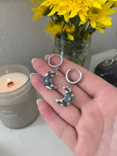 Load image into Gallery viewer, Iris Huggie Hoops