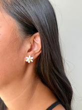 Load image into Gallery viewer, Lazy Daisy Studs
