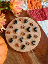 Load image into Gallery viewer, Jack-O'-Lantern Stud Pack

