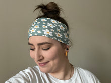 Load image into Gallery viewer, Lazy Daisy Headband

