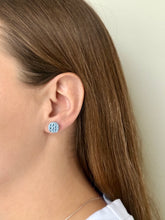 Load image into Gallery viewer, Penguin Stud Pack
